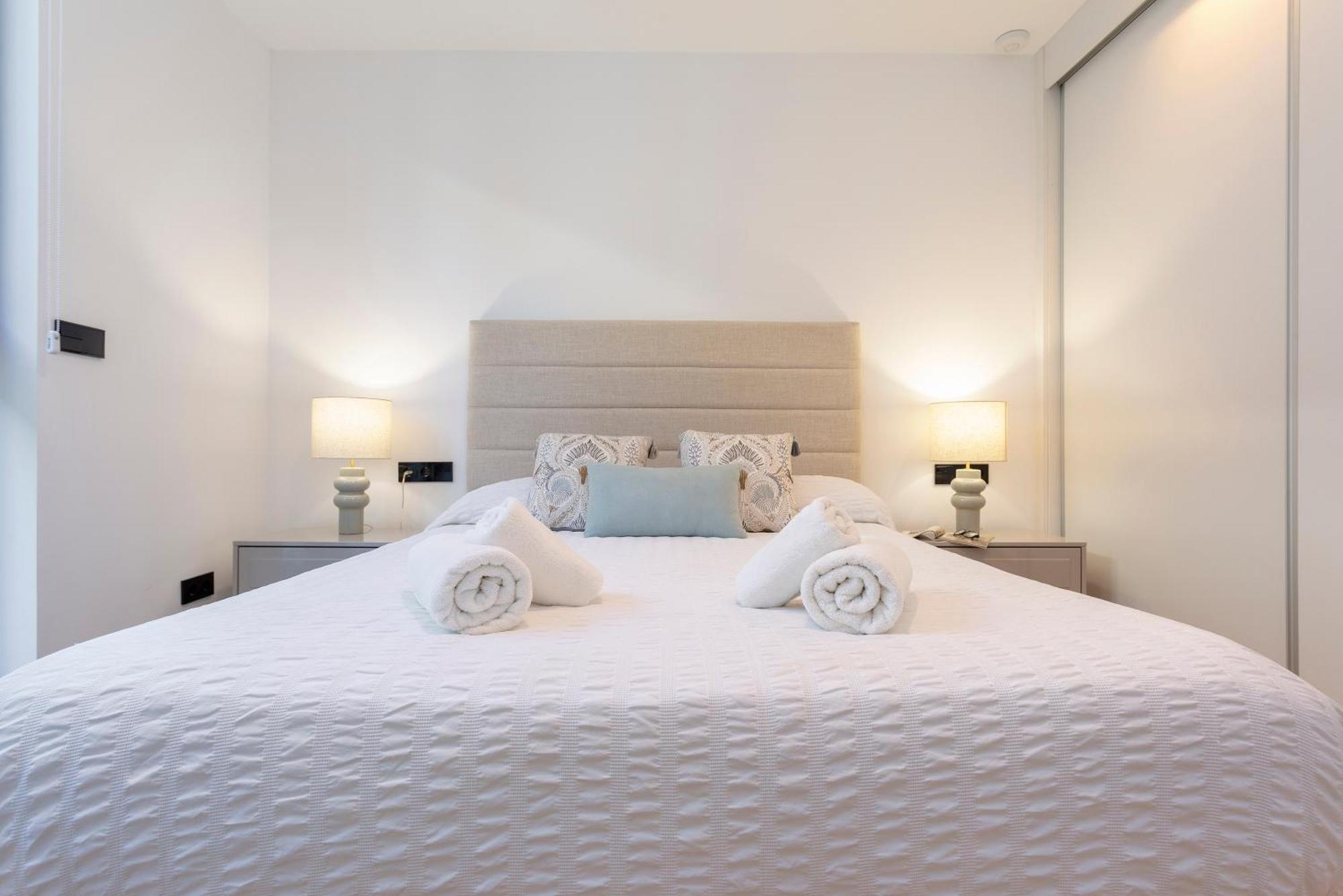 מאלגה Malagueta Beach Front Luxury Apartment By Rent Me מראה חיצוני תמונה